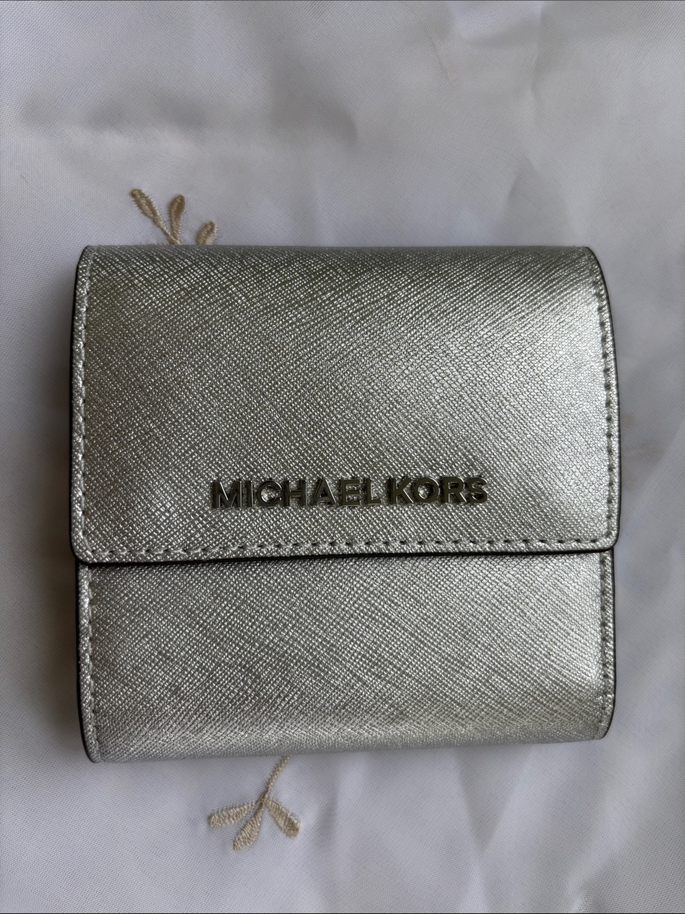 NWT Michael Kors Jet Set Saffiano Leather Trifold Wallet - Metallic Silver